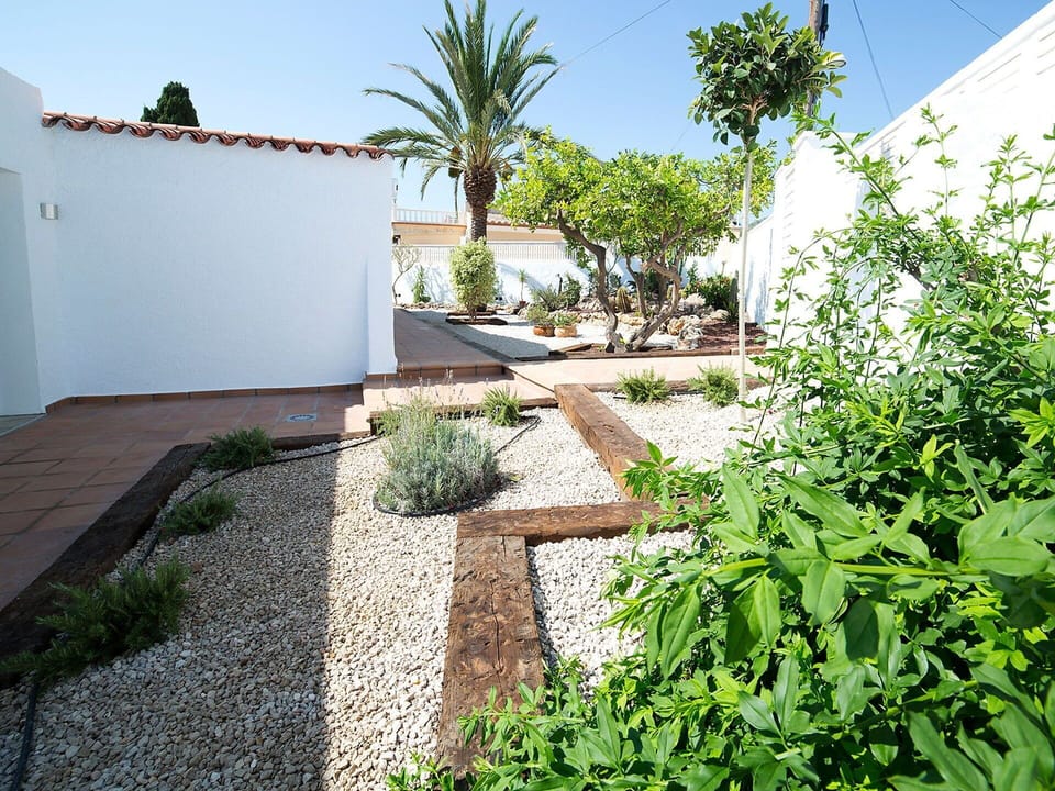 Property, Vegetation, Real Estate, Yard, House, Garden, Wall, Grass, Backyard, Residential Area