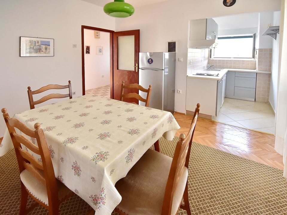 Room, Furniture, Bedroom, Bed, Property, Bed Frame, Floor, Bed Sheet, Interior Design, Table