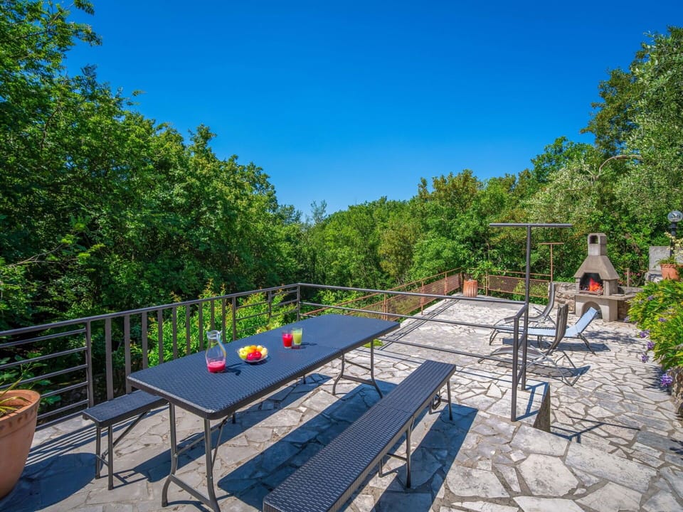 Sky, Plant, Shade, Tree, Outdoor Furniture, Swimming Pool, Table, Leisure, Flowerpot, Landscape