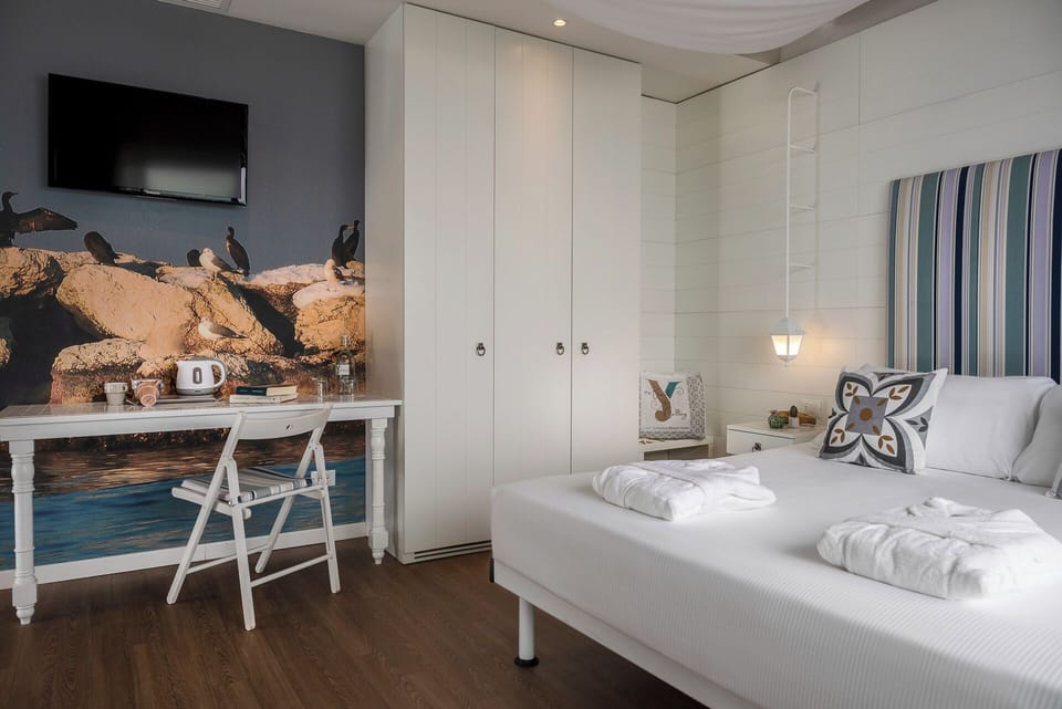 Superior Studio Suite, Balcony, Sea View | Premium bedding, down comforters, minibar, in-room safe