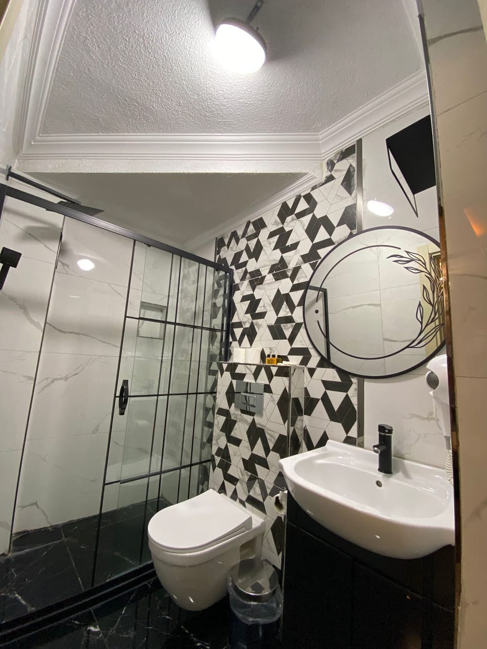 Standard Dublex Annex Building | Bathroom | Shower, free toiletries, hair dryer, slippers