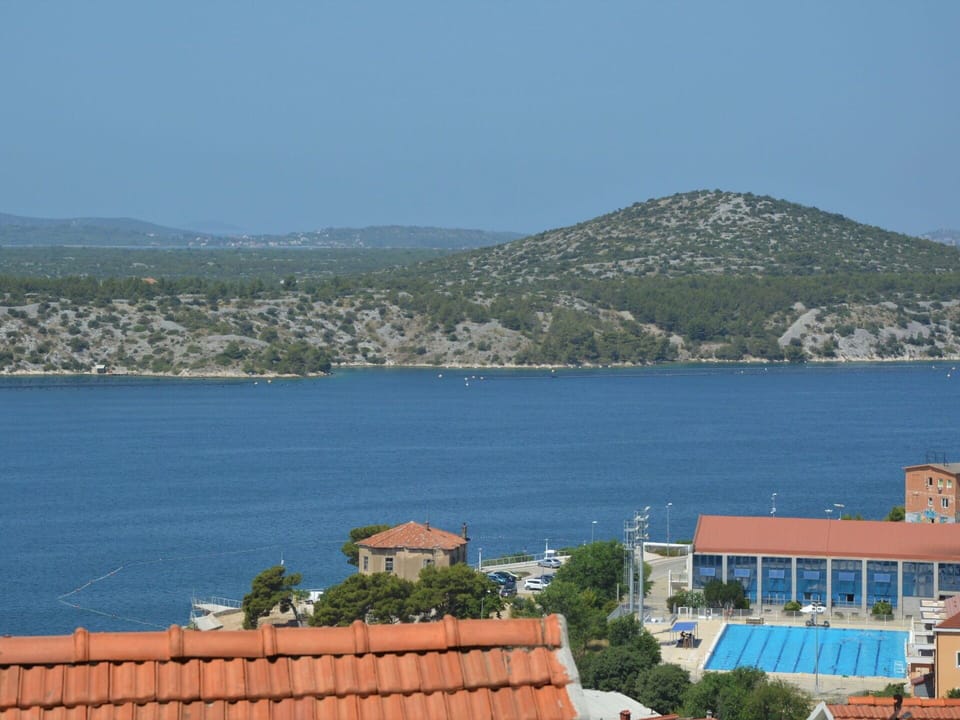 Water, Sky, Mountain, Building, Azure, Window, Body Of Water, Coastal And Oceanic Landforms, Lake, House