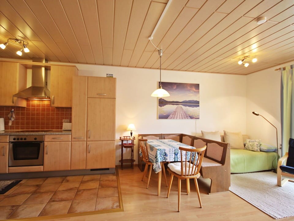 Room, Ceiling, Interior Design, Property, Building, Furniture, Floor, House, Lighting, Table