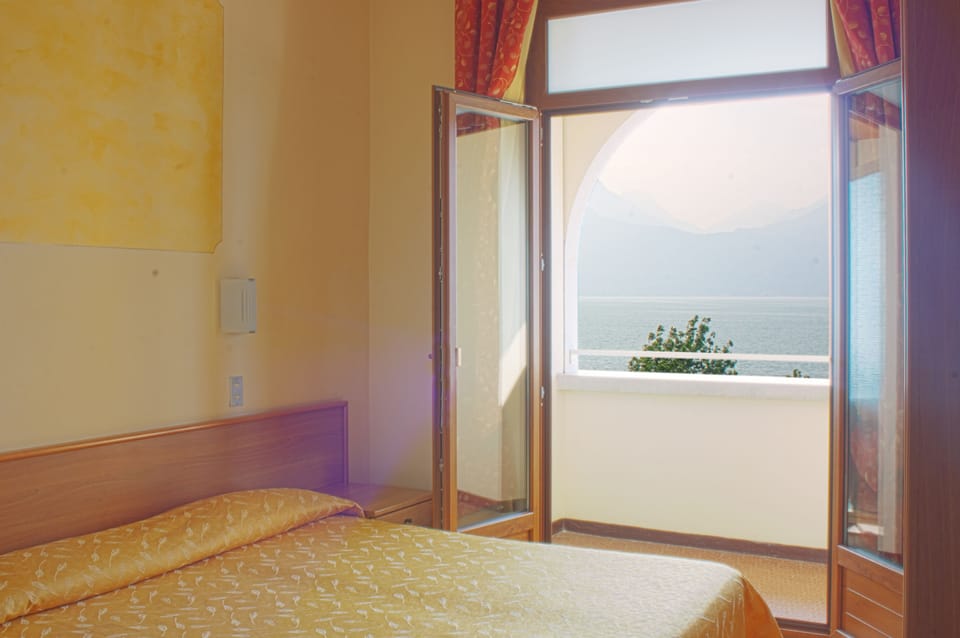 Double Room, Balcony, Lake View | In-room safe, desk, soundproofing, free WiFi
