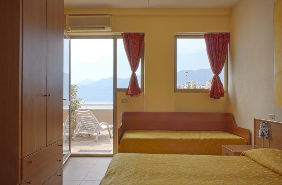 In-room safe, desk, soundproofing, free WiFi