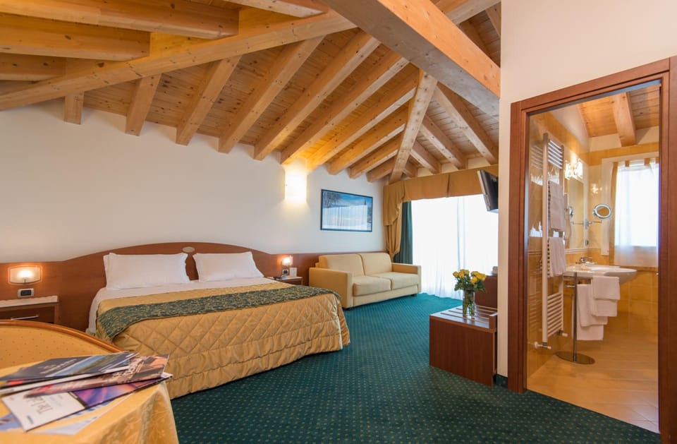 Junior Room, Balcony | Down comforters, minibar, in-room safe, desk