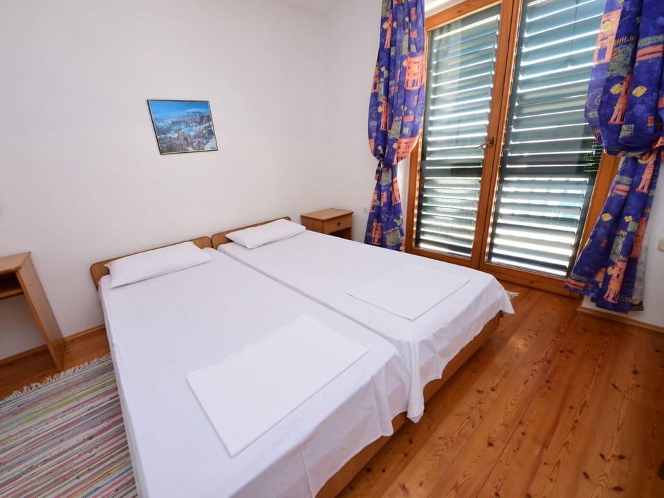 Bedroom, Room, Bed, Property, Furniture, Floor, Bed Frame, Bed Sheet, Mattress, Hardwood