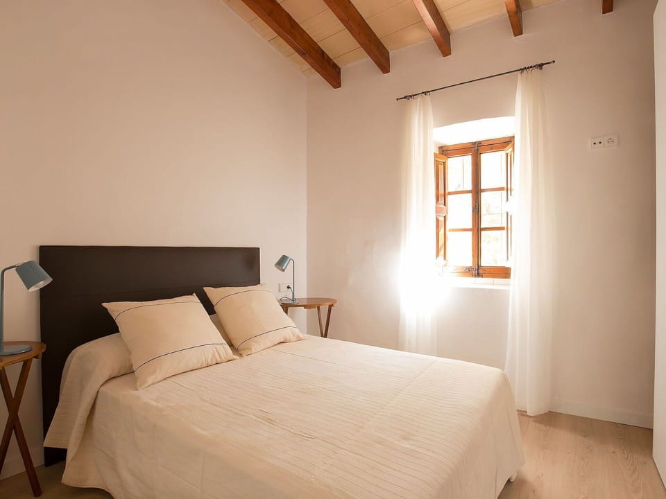 Bedroom, Bed, Room, Furniture, Property, Bed Sheet, Interior Design, Bed Frame, Wall, Bedding