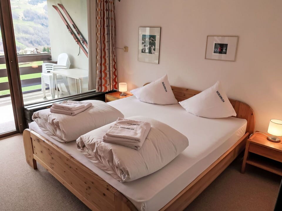 Furniture, Building, Comfort, Wood, Bed Frame, Textile, Architecture, Pillow, Lamp, Interior Design