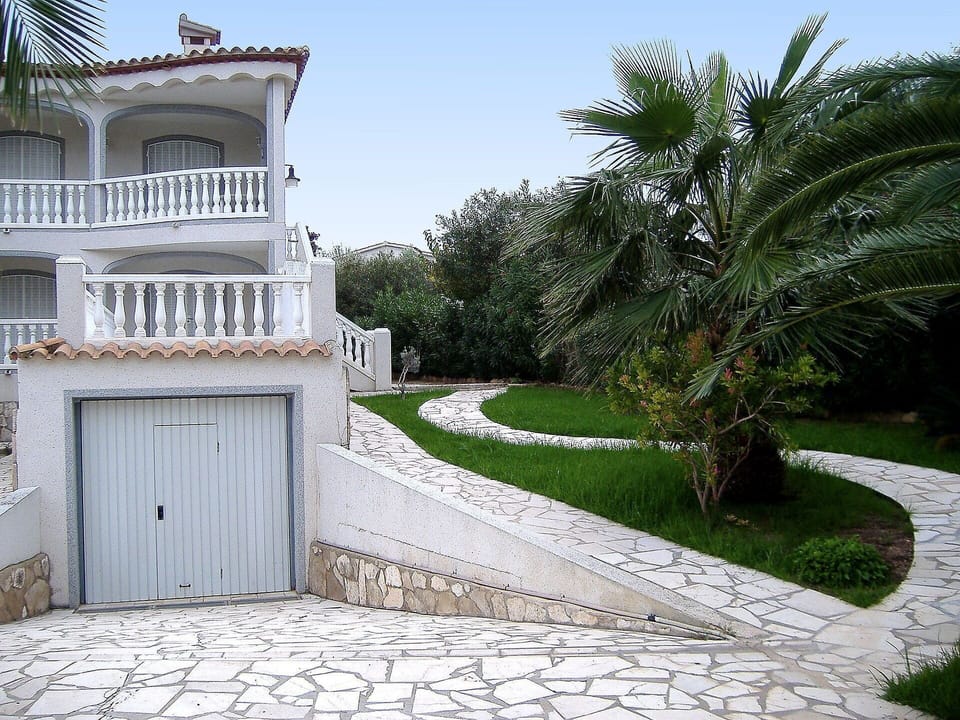 Property, Home, House, Real Estate, Driveway, Building, Tree, Mansion, Estate, Residential Area