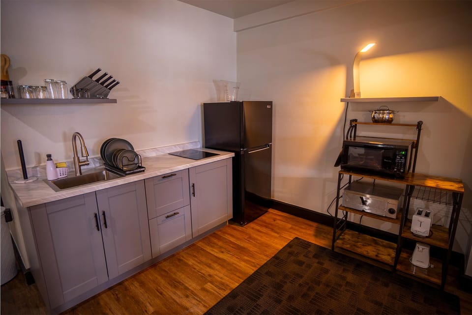 Signature Room, 1 Queen Bed, Kitchen, River View | Private kitchen | Coffee/tea maker