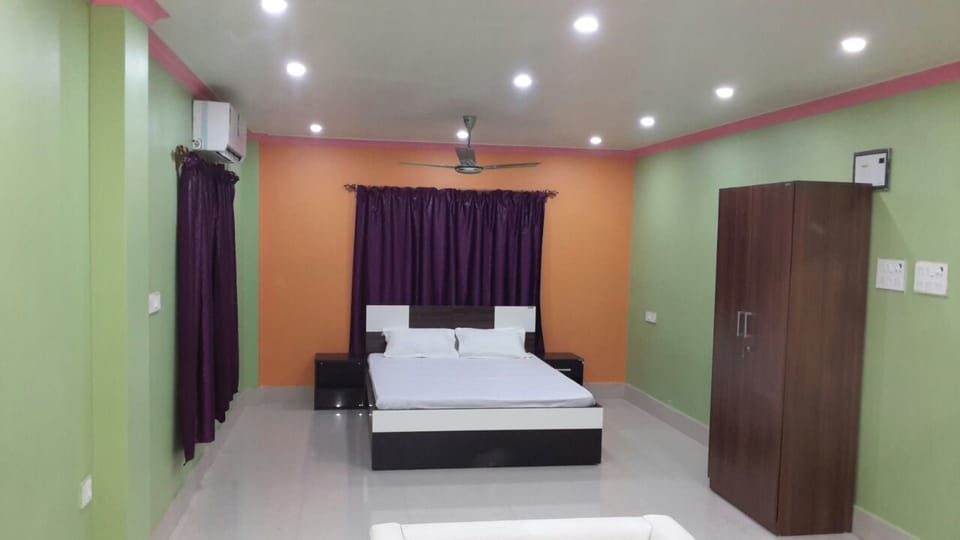 In-room safe, blackout drapes, rollaway beds, free WiFi