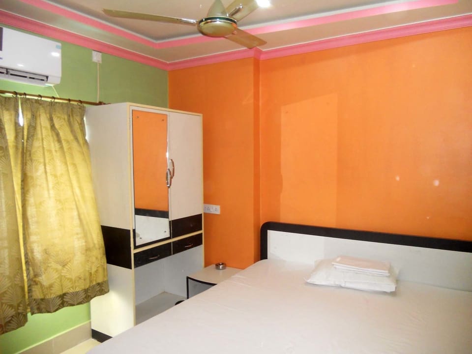 In-room safe, blackout drapes, rollaway beds, free WiFi