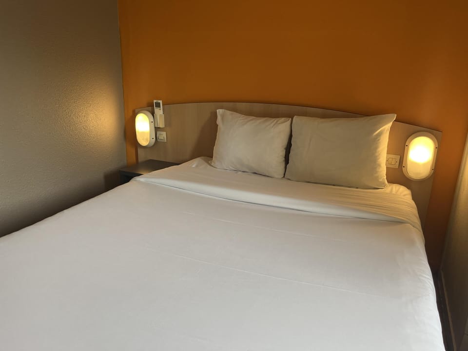 Standard Room, 1 Double Bed | Individually decorated, individually furnished, desk, laptop workspace