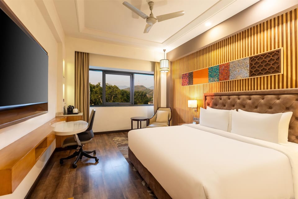 Standard Room | Minibar, desk, rollaway beds (surcharge), WiFi (free)