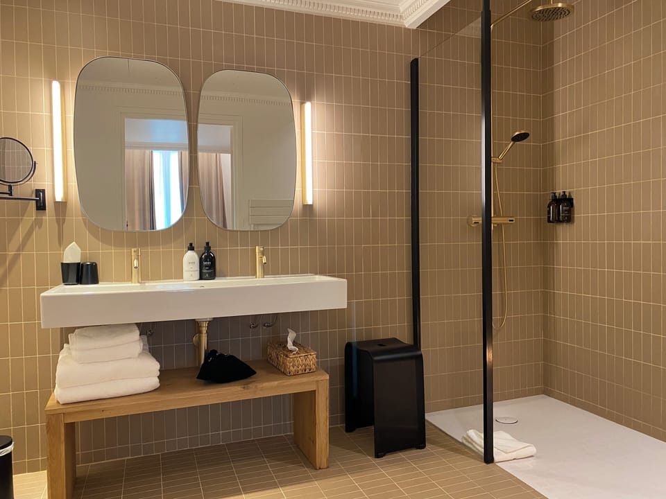 Deluxe Room, Accessible, Ground Floor | Premium bedding, in-room safe, laptop workspace, blackout drapes