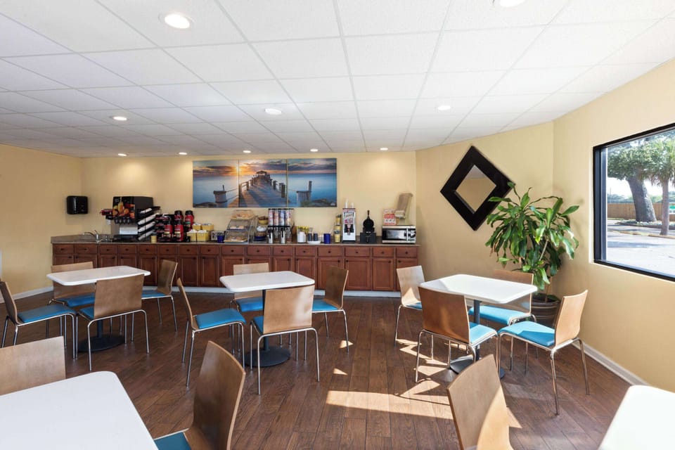 Free daily on-the-go breakfast