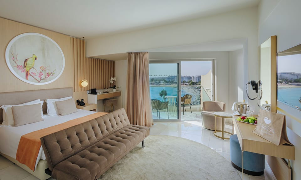 Junior Suite, Sea View | 1 bedroom, in-room safe, desk, laptop workspace