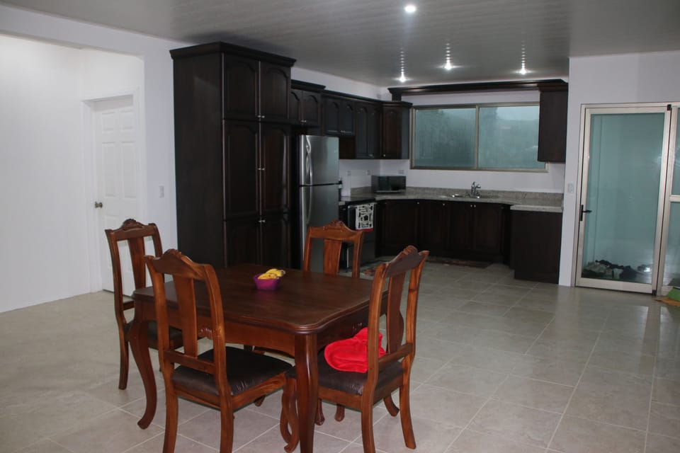 Panoramic Condo, Multiple Beds, Non Smoking, Mountain View | In-room dining