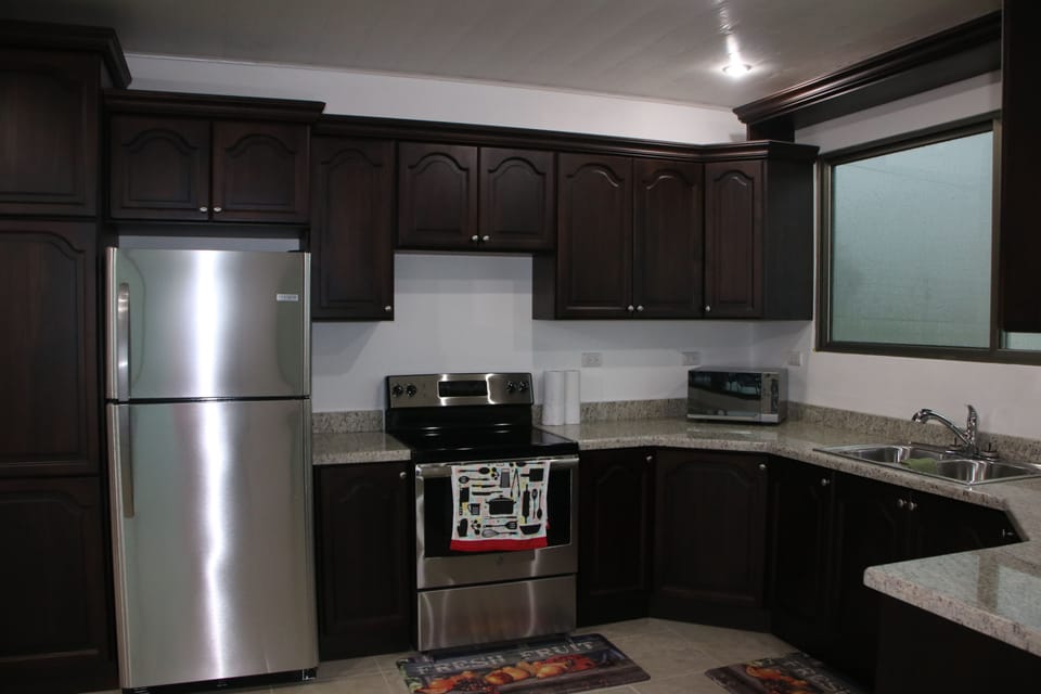 Panoramic Condo, Multiple Beds, Non Smoking, Mountain View | Private kitchen | Full-size fridge, microwave, oven, stovetop