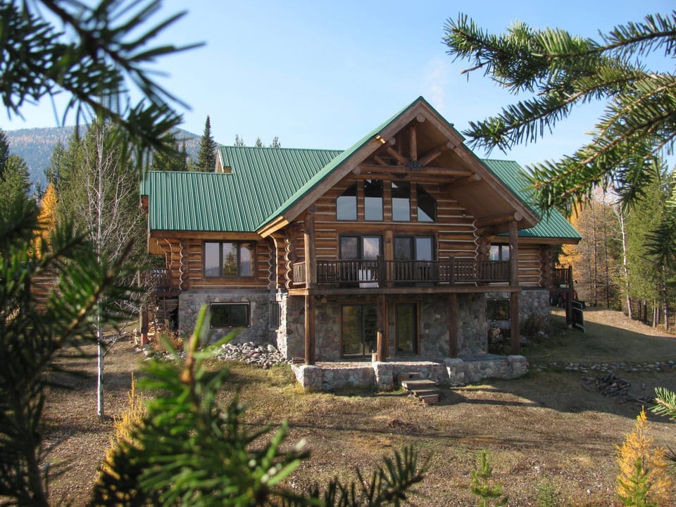 "A Little Peace of Heaven" Lodge & Owner Residence