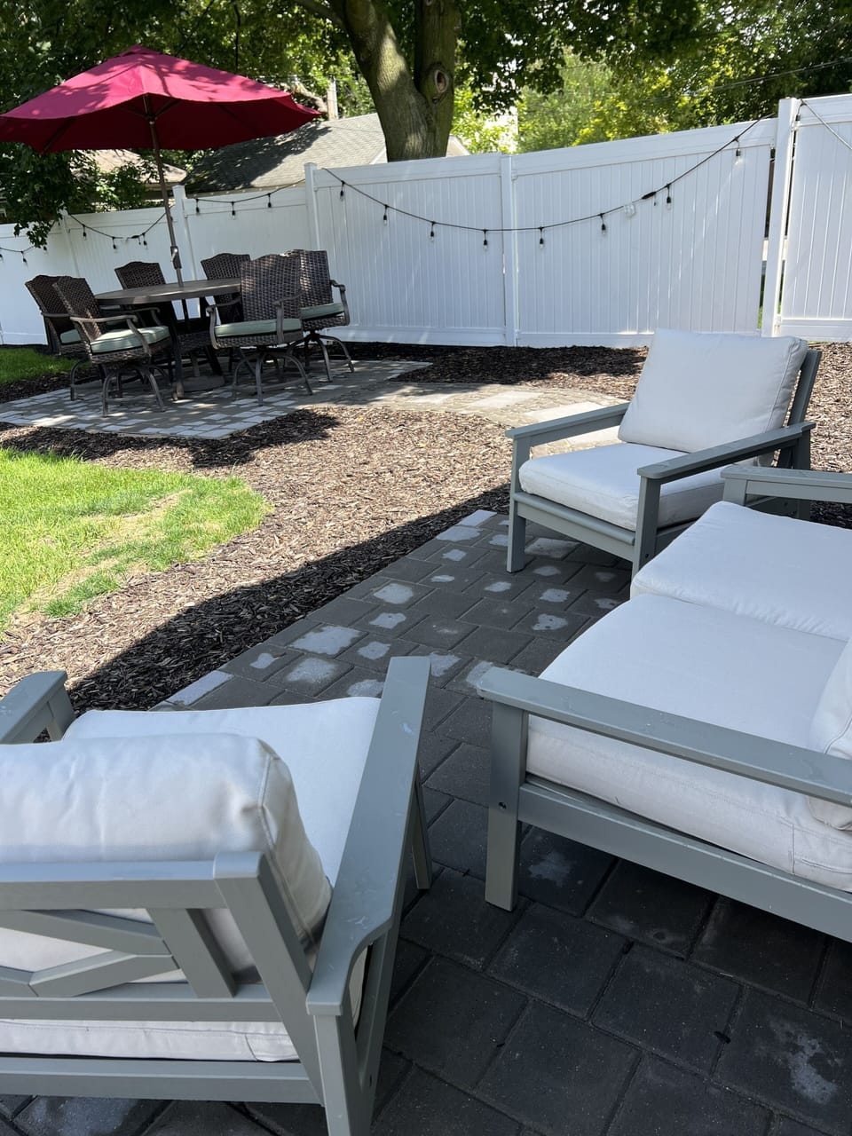 Private yard with plenty of seating for all your outdoor activities. 