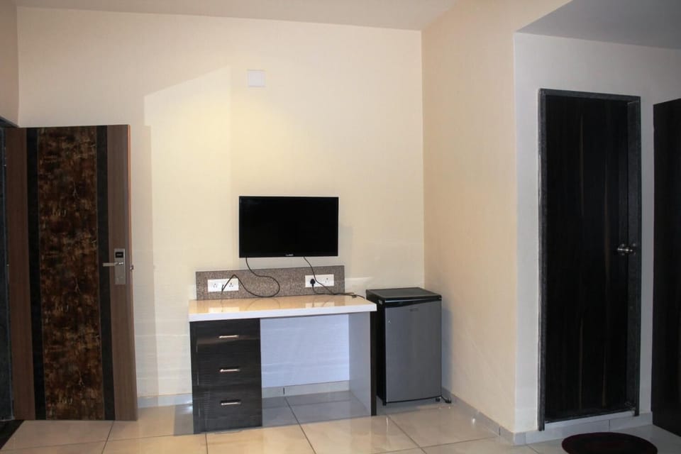 1 bedroom, premium bedding, desk, blackout drapes