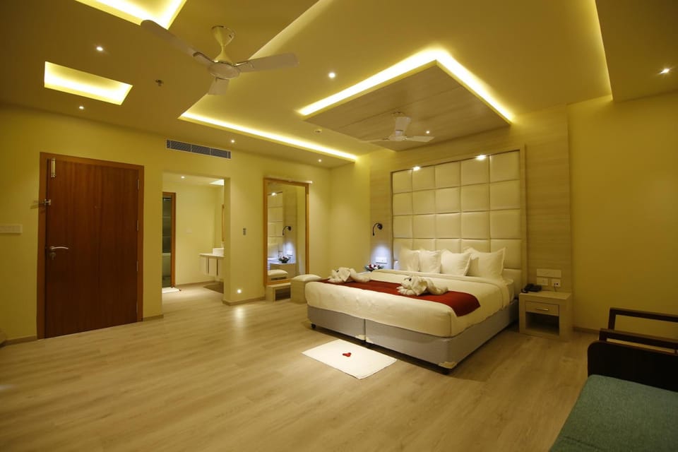 Egyptian cotton sheets, premium bedding, minibar, in-room safe