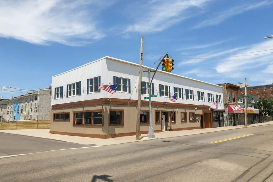 Bright corner building in a lively neighborhood—easy access to local shops, dining, and transit, perfectly located for exploring the area.

