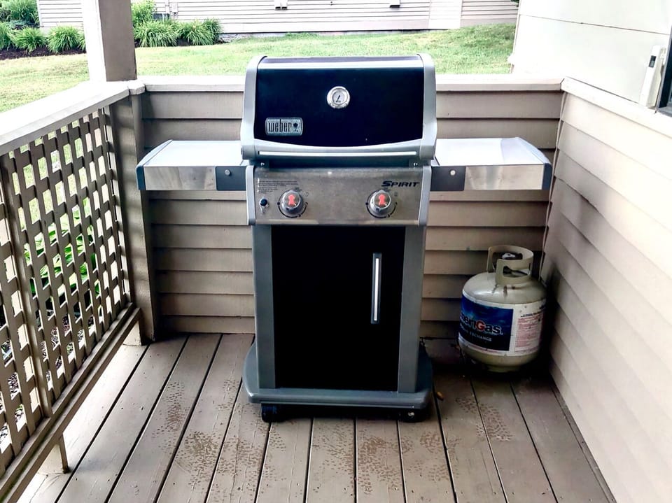 Back deck with a grill just steps from the Mount Pleasant golf course and within walking distance of the iconic OMNI Mount Washington