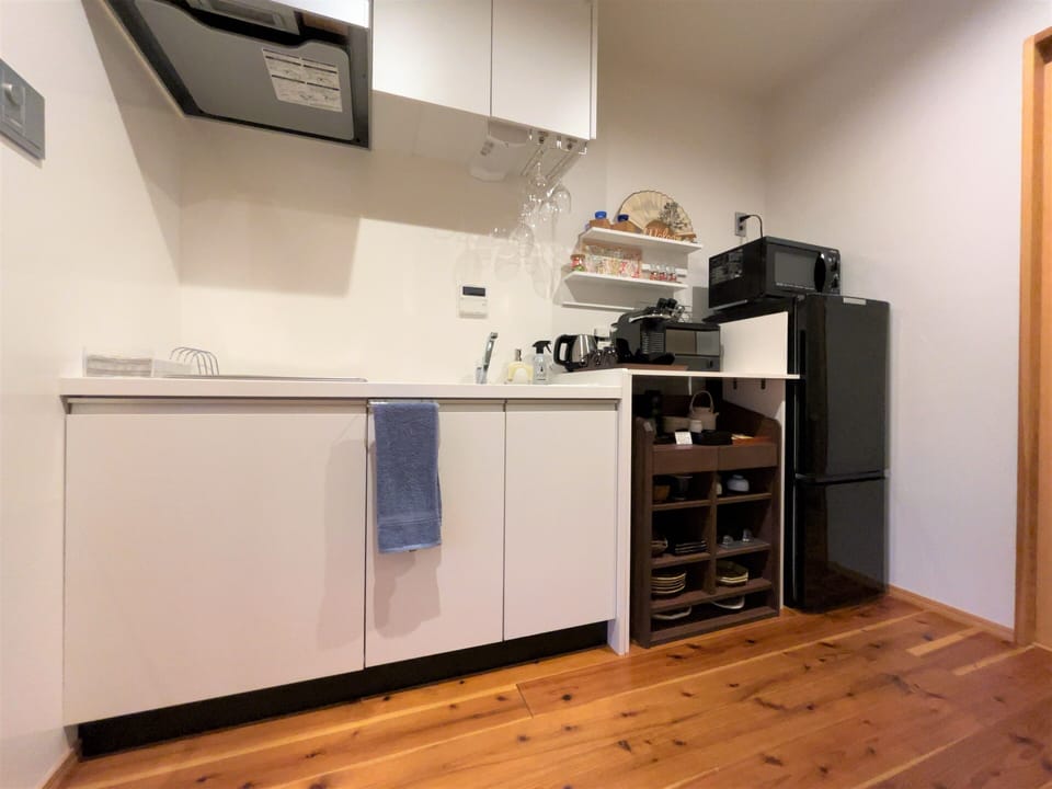 Private Vacation Home | Private kitchen | Fridge, microwave, stovetop, electric kettle
