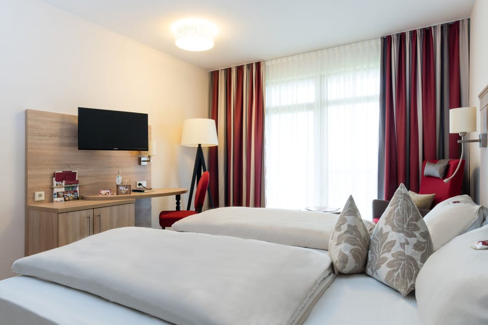 Hypo-allergenic bedding available, in-room safe, desk, blackout drapes