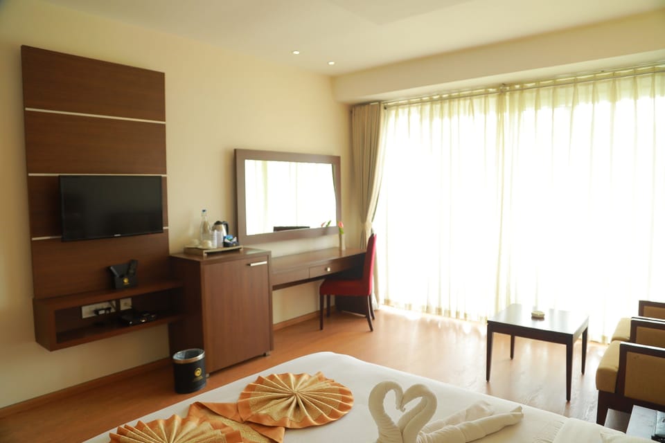 Premium Room | In-room safe, desk, blackout drapes, WiFi