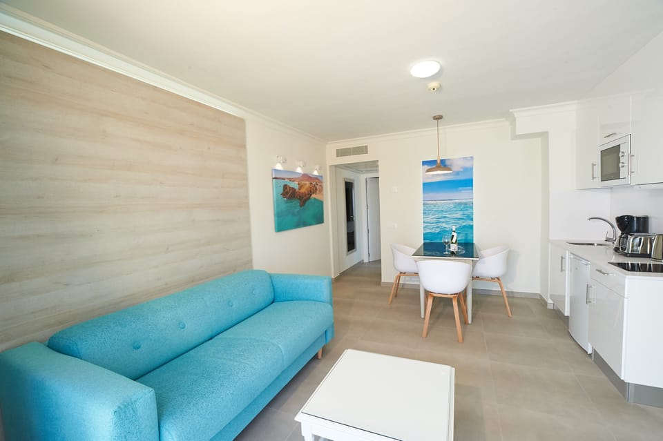 Suite, 1 Bedroom | Living room | 32-inch LCD TV with satellite channels, TV