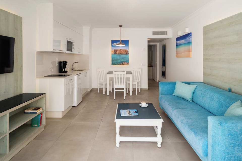 Suite, 1 Bedroom | Living area | 32-inch LCD TV with satellite channels, TV