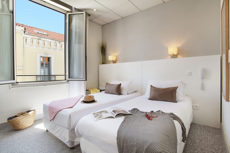Desk, laptop workspace, WiFi, bed sheets