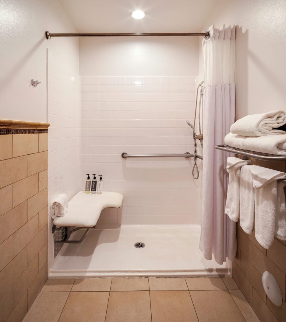 ADA King Accessible - Newly Renovated | Bathroom | Combined shower/tub, free toiletries, hair dryer, towels