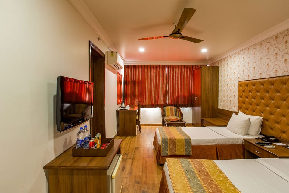 Grand Room, 2 Twin Beds, Garden View | Minibar, in-room safe, desk, blackout drapes