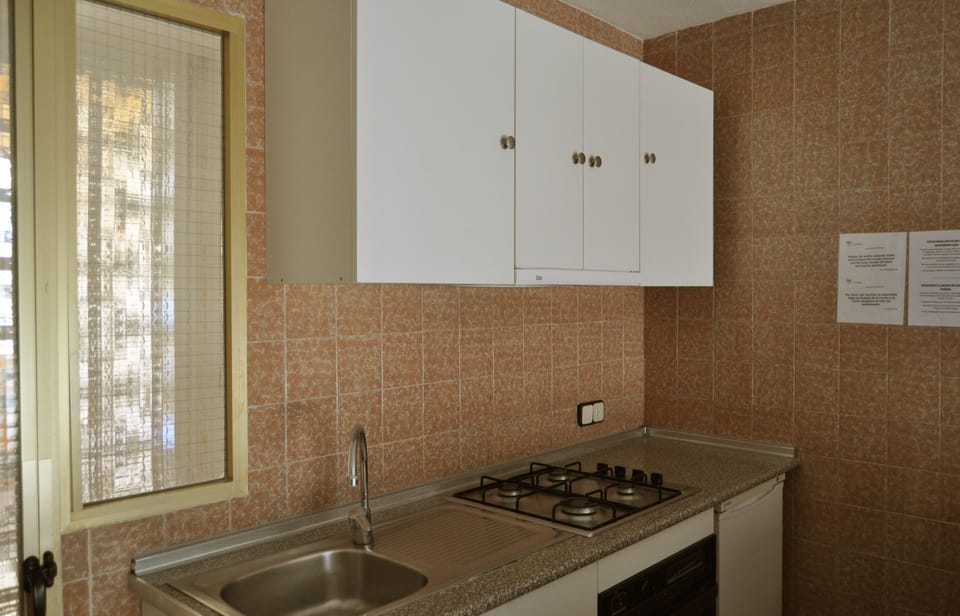 Apartment | Private kitchenette | Fridge, stovetop, coffee/tea maker, cookware/dishes/utensils