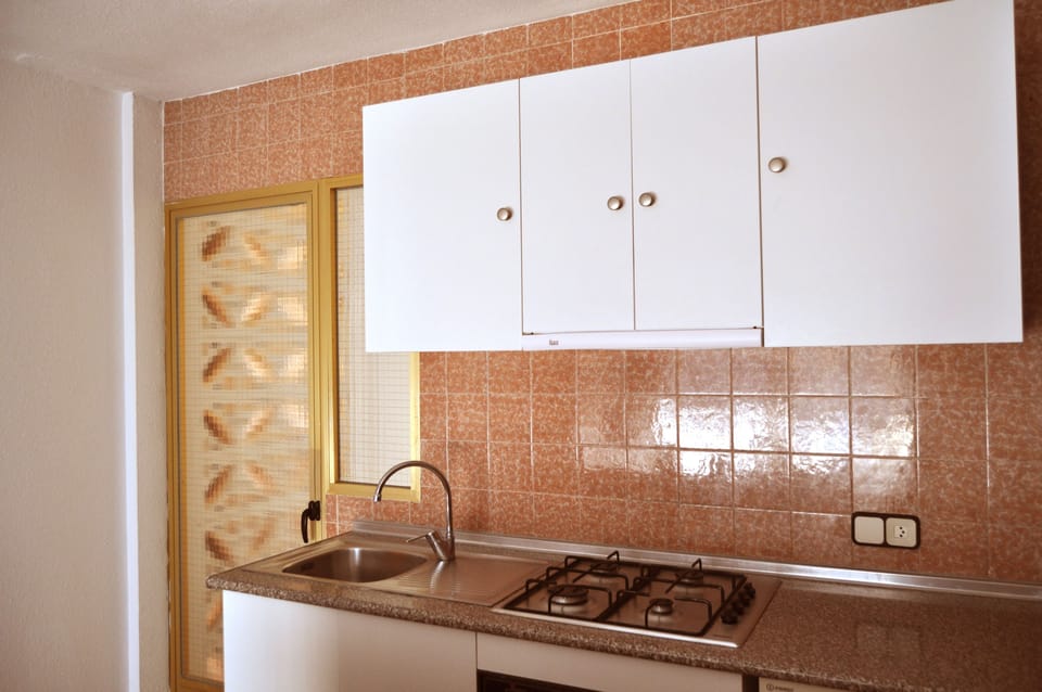 Apartment | Private kitchen | Fridge, stovetop, coffee/tea maker, cookware/dishes/utensils