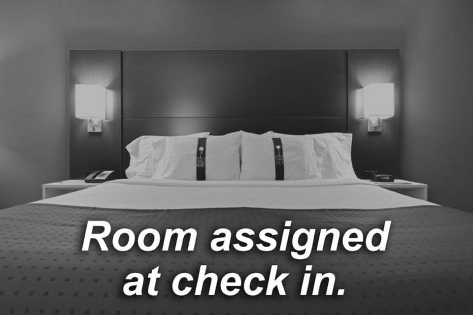 Standard Room | Premium bedding, pillowtop beds, in-room safe, desk