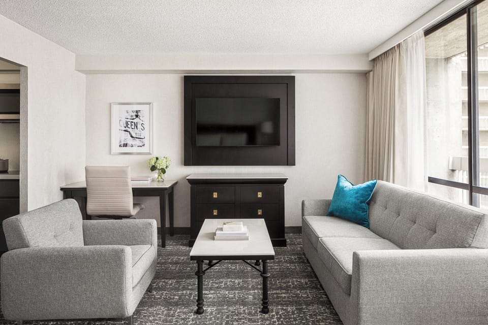 Studio, 1 King Bed with Sofa bed, Kitchenette | Private kitchenette | Coffee/tea maker