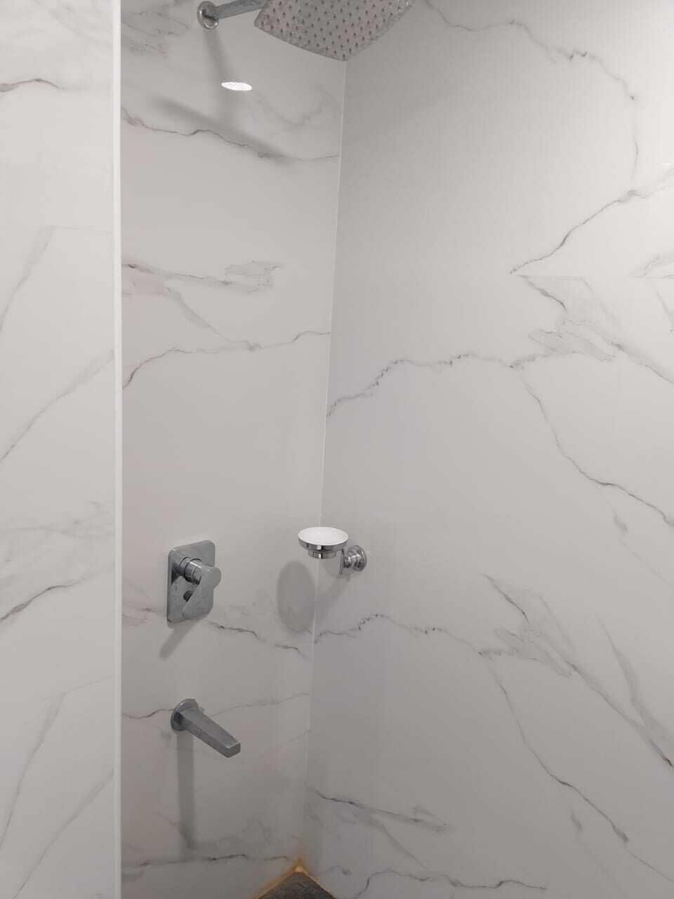 Shower, free toiletries, towels
