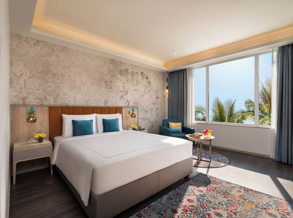 Superior Room King Bed | Premium bedding, minibar, in-room safe, desk