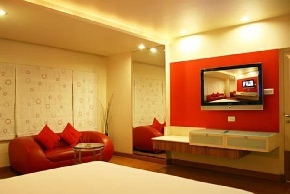 xSuite | Minibar, in-room safe, desk, soundproofing