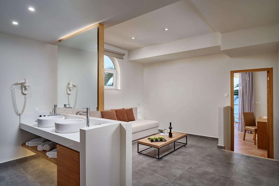 Deluxe Junior Suite, Sea View | Individually decorated, individually furnished, free WiFi, bed sheets