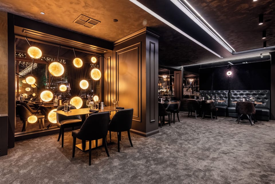 2 restaurants, breakfast, lunch, dinner served; international cuisine