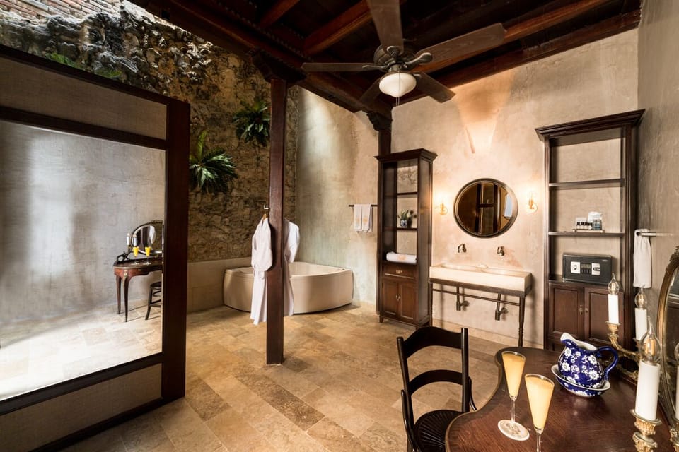 Classic Double Room | Bathroom | Shower, rainfall showerhead, free toiletries, hair dryer