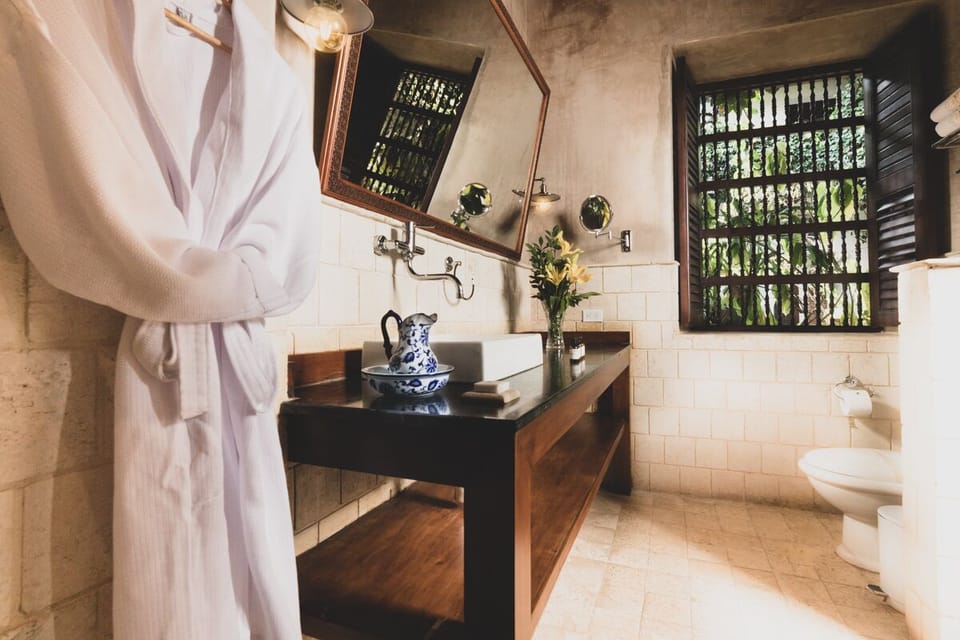 Superior Double Room | Bathroom | Shower, rainfall showerhead, free toiletries, hair dryer