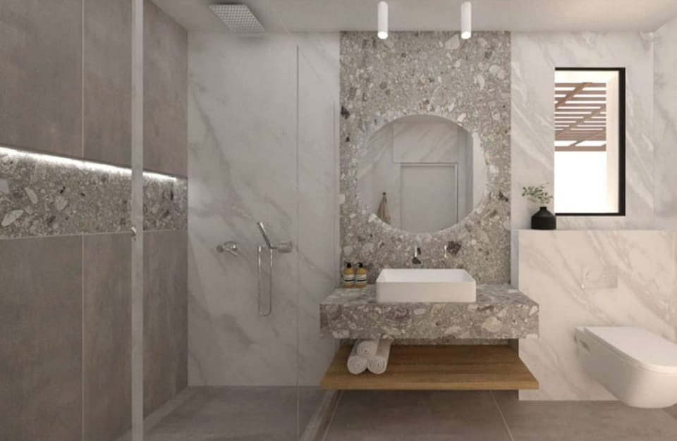 Suite (Elegant) | Bathroom | Shower, free toiletries, hair dryer, towels